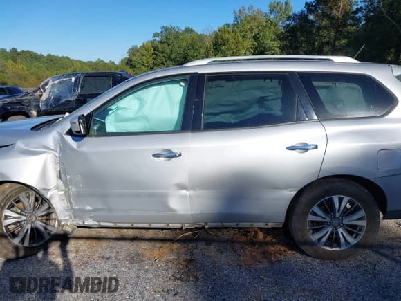 ✅ 2017 Nissan Pathfinder SV • VIN: 5N1DR2MN9HC669902 • Lot: 43361103. Wystawiony na IAAI z przebiegiem 199 863 mil. Bezpłatny archiwum sprzedaży aukcyjnych z USA i szczegółowy raport historii pojazdu na DreamBid. Zdjęcie 14.