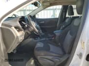 ✅ 2014 Jeep Cherokee Latitude • VIN: 1C4PJMCB3EW182152 • Lot: 91027075. Wystawiony na Copart z przebiegiem 126 773 mil. Bezpłatny archiwum sprzedaży aukcyjnych z USA i szczegółowy raport historii pojazdu na DreamBid. Zdjęcie 7.