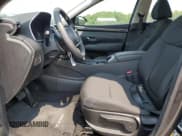 ✅ 2024 Hyundai Tucson SE • VIN: 5NMJACDEXRH346207 • Lot: 68993314. Wystawiony na Copart z przebiegiem 9 415 mil. Bezpłatny archiwum sprzedaży aukcyjnych z USA i szczegółowy raport historii pojazdu na DreamBid. Zdjęcie 7.