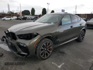 ✅ 2022 BMW X6 M • VIN: 5YMCY0C0XN9L79200 • Lot: 81968175. Wystawiony na Copart z przebiegiem 20 059 mil. Bezpłatny archiwum sprzedaży aukcyjnych z USA i szczegółowy raport historii pojazdu na DreamBid. Zdjęcie 1.