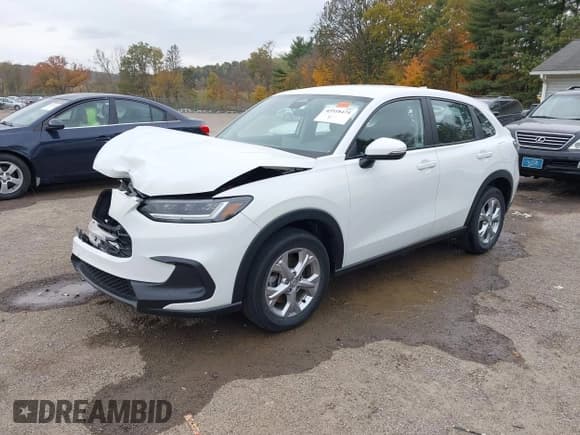 ✅ 2024 Honda HR-V LX • VIN: 3CZRZ2H3XRM716285 • Lot: 43518475. Listed on IAAI with 42,399 mi. Free auction sales archive from the USA and detailed vehicle history report at DreamBid. Image 2.