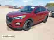 2019 Hyundai Tucson SEL z VIN KM8J33AL6KU980864, wystawiony jako IAAI lot #42551678 z przebiegiem 49 682 mil mil oraz . Historia ofert i sprzedaży dostępna na DreamBid. Obrazek 2.