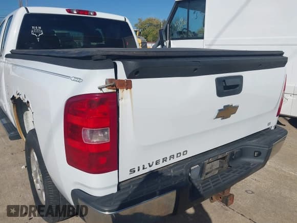 ✅ 2007 Chevrolet Silverado 1500 1LT • VIN: 2GCEC19C071665141 • Lot: 43613388. Listed on IAAI with 262,482 mi. Free auction sales archive from the USA and detailed vehicle history report at DreamBid. Image 17.