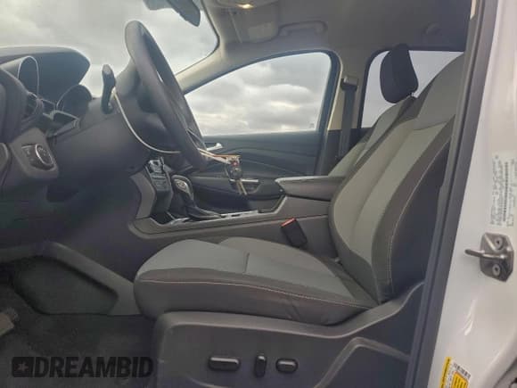 ✅ 2018 Ford Escape SE • VIN: 1FMCU9GD9JUD38307 • Лот: 93866345. Опубликован ранее на Copart с пробегом 66 289 миль. Бесплатный доступ к архиву аукционных продаж из США и подробный отчёт об истории автомобиля на DreamBid. Изображение 7.