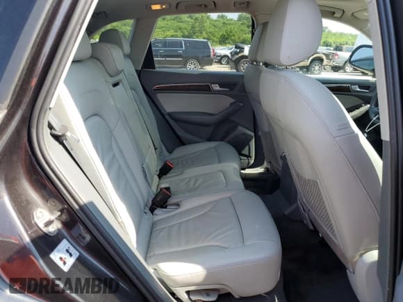 ✅ 2015 Audi Q5 Premium • VIN: WA1CFAFP1FA008045 • Lot: 61505715. Wystawiony na Copart z przebiegiem 127 413 mil. Bezpłatny archiwum sprzedaży aukcyjnych z USA i szczegółowy raport historii pojazdu na DreamBid. Zdjęcie 11.