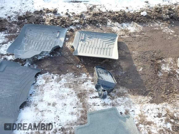 ✅ 2011 Toyota Tundra • VIN: 5TFDM5F1XBX019166 • Lot: 41590275. Listed on IAAI with 116,268 mi. Free auction sales archive from the USA and detailed vehicle history report at DreamBid. Image 12.