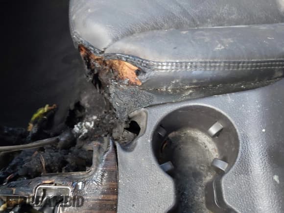 ✅ 2011 Hyundai Santa Fe Limited • VIN: 5XYZKDAG7BG079913 • Lot: 43451157. Listed on IAAI with 85,129 mi. Free auction sales archive from the USA and detailed vehicle history report at DreamBid. Image 14.