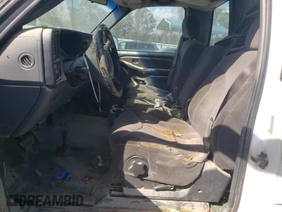 ✅ 2001 Chevrolet Silverado 2500HD • VIN: 1GCHC24181E332457 • Lot: 75826974. Wystawiony na Copart z przebiegiem Nie podano. Bezpłatny archiwum sprzedaży aukcyjnych z USA i szczegółowy raport historii pojazdu na DreamBid. Zdjęcie 7.