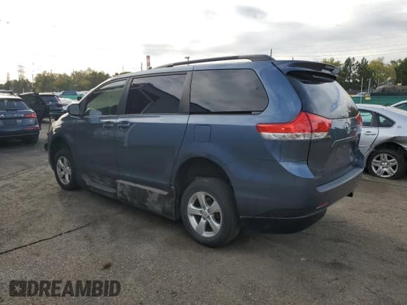 ✅ 2013 Toyota Sienna LE • VIN: 5TDKK3DC8DS356949 • Lot: 81519925. Listed on Copart with 175,774 mi. Free auction sales archive from the USA and detailed vehicle history report at DreamBid. Image 2.