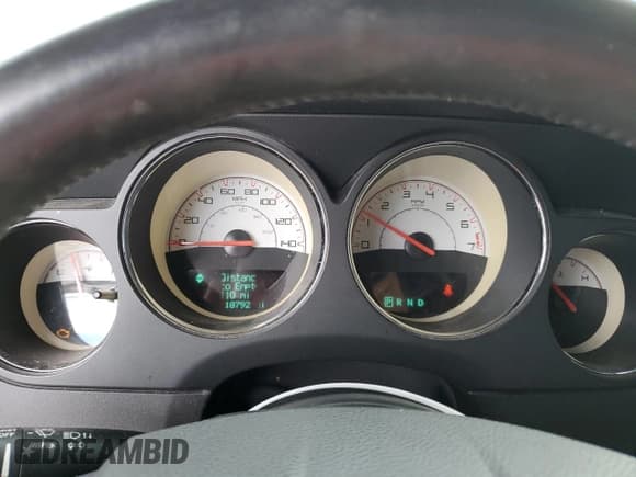 ✅ 2014 Dodge Challenger SXT • VIN: 2C3CDYAGXEH285924 • Lot: 63399984. Wystawiony na Copart z przebiegiem 118 792 mil. Bezpłatny archiwum sprzedaży aukcyjnych z USA i szczegółowy raport historii pojazdu na DreamBid. Zdjęcie 9.