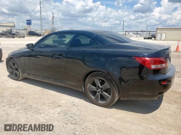 ✅ 2011 Lexus IS 250 C • VIN: JTHFF2C29B2515361 • Lot: 68547735. Wystawiony na Copart z przebiegiem 101 362 mil. Bezpłatny archiwum sprzedaży aukcyjnych z USA i szczegółowy raport historii pojazdu na DreamBid. Zdjęcie 2.