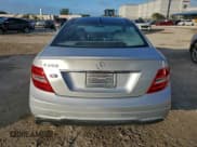 ✅ 2013 Mercedes-Benz C 250 • VIN: WDDGJ4HB6DG061557 • Lot: 94533125. Wystawiony na Copart z przebiegiem 54 355 mil. Bezpłatny archiwum sprzedaży aukcyjnych z USA i szczegółowy raport historii pojazdu na DreamBid. Zdjęcie 6.