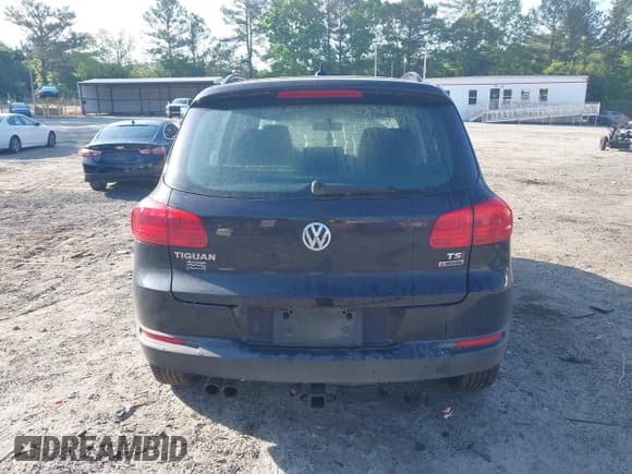 ✅ 2017 Volkswagen Tiguan S • VIN: WVGBV7AX1HK000177 • Lot: 42181456. Listed on IAAI with 179,396 mi. Free auction sales archive from the USA and detailed vehicle history report at DreamBid. Image 16.