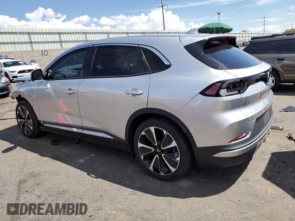 ✅ 2024 VinFast VF 8 Plus • VIN: RLLV1AFA2RH004905 • Lot: 67291635. Wystawiony na Copart z przebiegiem 826 mil. Bezpłatny archiwum sprzedaży aukcyjnych z USA i szczegółowy raport historii pojazdu na DreamBid. Zdjęcie 2.