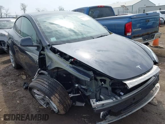 ✅ 2024 Tesla Model Y Long Range • VIN: 7SAYGDEE5RA226317 • Lot: 42025891. Wystawiony na IAAI z przebiegiem 23 995 mil. Bezpłatny archiwum sprzedaży aukcyjnych z USA i szczegółowy raport historii pojazdu na DreamBid. Zdjęcie 1.