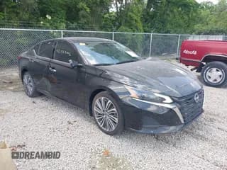 ✅ 2023 Nissan Altima SL • VIN: 1N4BL4EW7PN301999 • Lot: 42582006. Wystawiony na IAAI z przebiegiem 32 773 mil. Bezpłatny archiwum sprzedaży aukcyjnych z USA i szczegółowy raport historii pojazdu na DreamBid. Zdjęcie 1.