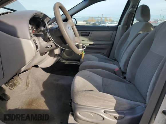 ✅ 2005 Ford Taurus SE • VIN: 1FAFP53U25A304178 • Lot: 90742915. Wystawiony na Copart z przebiegiem 139 168 mil. Bezpłatny archiwum sprzedaży aukcyjnych z USA i szczegółowy raport historii pojazdu na DreamBid. Zdjęcie 7.