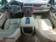 2013 Chevrolet Tahoe LTZ z VIN 1GNSKCE03DR228841, wystawiony jako Copart lot #70942925 z przebiegiem 142 667 mil mil oraz Szkoda całkowita • Salvage title. Historia ofert i sprzedaży dostępna na DreamBid. Obrazek 8.