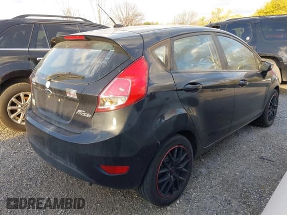 ✅ 2014 Ford Fiesta SE • VIN: 3FADP4EJ3EM111870 • Lot: 43638767. Wystawiony na IAAI z przebiegiem 222 713 mil. Bezpłatny archiwum sprzedaży aukcyjnych z USA i szczegółowy raport historii pojazdu na DreamBid. Zdjęcie 4.