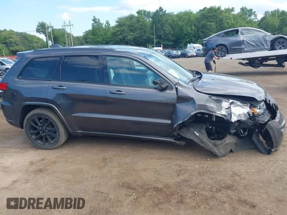 ✅ 2019 Jeep Grand Cherokee Laredo • VIN: 1C4RJFAGXKC625851 • Lot: 42804845. Wystawiony na IAAI z przebiegiem 77 303 mil. Bezpłatny archiwum sprzedaży aukcyjnych z USA i szczegółowy raport historii pojazdu na DreamBid. Zdjęcie 13.
