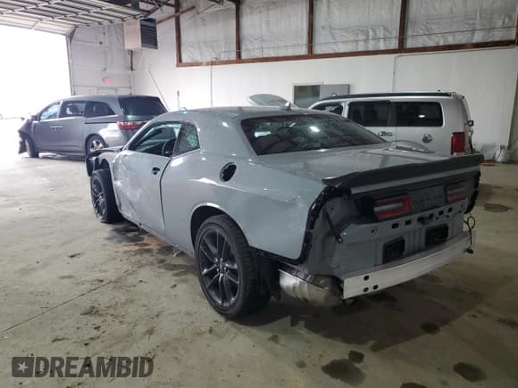 ✅ 2022 Dodge Challenger GT • VIN: 2C3CDZKG8NH175734 • Lot: 43253623. Wystawiony na Copart z przebiegiem 6 137 mil. Bezpłatny archiwum sprzedaży aukcyjnych z USA i szczegółowy raport historii pojazdu na DreamBid. Zdjęcie 2.