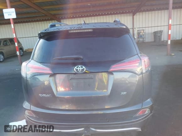 ✅ 2018 Toyota RAV4 SE • VIN: JTMNFREVXJJ723007 • Лот: 43576593. Опубликован ранее на IAAI с пробегом 213 811 миль. Бесплатный доступ к архиву аукционных продаж из США и подробный отчёт об истории автомобиля на DreamBid. Изображение 16.