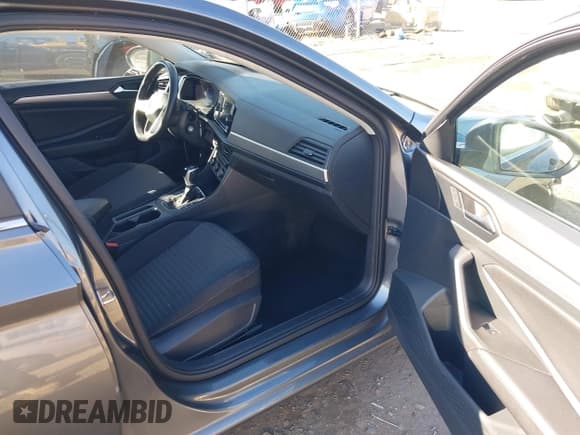 ✅ 2024 Volkswagen Jetta S • VIN: 3VW5M7BU2RM007476 • Lot: 43674022. Listed on IAAI with 47,377 mi. Free auction sales archive from the USA and detailed vehicle history report at DreamBid. Image 5.