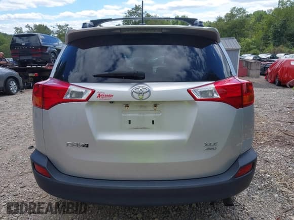✅ 2015 Toyota RAV4 XLE • VIN: JTMRFREV0FD104682 • Lot: 43122455. Wystawiony na IAAI z przebiegiem 134 152 mil. Bezpłatny archiwum sprzedaży aukcyjnych z USA i szczegółowy raport historii pojazdu na DreamBid. Zdjęcie 16.