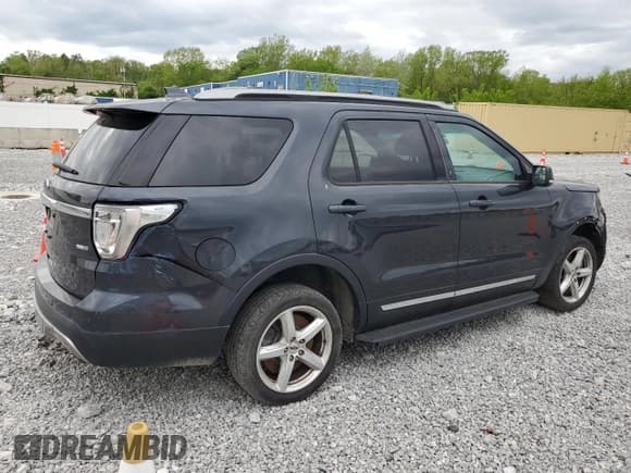 ✅ 2017 Ford Explorer XLT • VIN: 1FM5K8DH1HGA85833 • Lot: 56557085. Wystawiony na Copart z przebiegiem 243 806 mil. Bezpłatny archiwum sprzedaży aukcyjnych z USA i szczegółowy raport historii pojazdu na DreamBid. Zdjęcie 3.