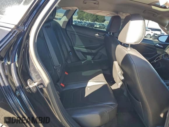 ✅ 2020 Volkswagen Jetta SEL Premium • VIN: 3VWGB7BU7LM022299 • Lot: 95550885. Wystawiony na Copart z przebiegiem 66 461 mil. Bezpłatny archiwum sprzedaży aukcyjnych z USA i szczegółowy raport historii pojazdu na DreamBid. Zdjęcie 10.