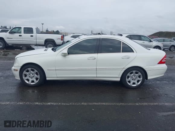 ✅ 2005 Mercedes-Benz C 240 • VIN: WDBRF61J85F576261 • Лот: 43698747. Опубликован ранее на IAAI с пробегом 220 061 миль. Бесплатный доступ к архиву аукционных продаж из США и подробный отчёт об истории автомобиля на DreamBid. Изображение 14.