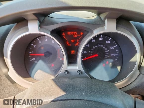 ✅ 2015 Nissan Juke S • VIN: JN8AF5MR1FT513701 • Lot: 86129095. Wystawiony na Copart z przebiegiem 103 995 mil. Bezpłatny archiwum sprzedaży aukcyjnych z USA i szczegółowy raport historii pojazdu na DreamBid. Zdjęcie 9.