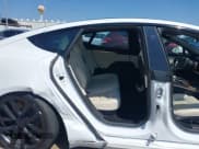 ✅ 2022 Tesla Model S • VIN: 5YJSA1E54NF488913 • Lot: 43126568. Wystawiony na IAAI z przebiegiem 11 716 mil. Bezpłatny archiwum sprzedaży aukcyjnych z USA i szczegółowy raport historii pojazdu na DreamBid. Zdjęcie 8.