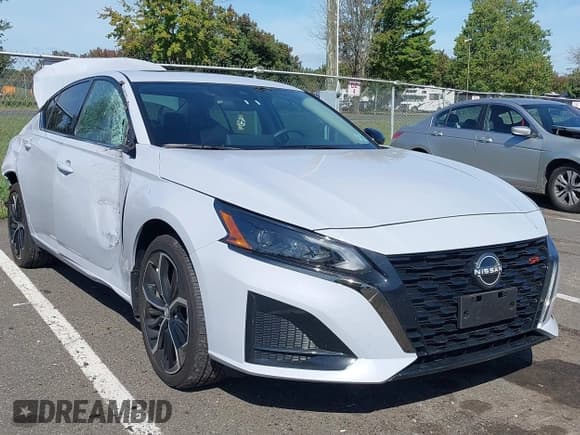 ✅ 2025 Nissan Altima SR • VIN: 1N4BL4CW4SN378793 • Lot: 43345880. Wystawiony na IAAI z przebiegiem 9 890 mil. Bezpłatny archiwum sprzedaży aukcyjnych z USA i szczegółowy raport historii pojazdu na DreamBid. Zdjęcie 1.