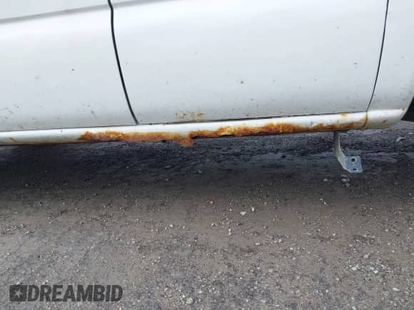 ✅ 2000 Chevrolet Silverado 1500 LS • VIN: 2GCEK19V7Y1398845 • Lot: 42609757. Wystawiony na IAAI z przebiegiem 248 417 mil mil. Skorzystaj z bezpłatnego archiwum sprzedaży aukcyjnych z USA i zobacz szczegółowy raport historii pojazdu na DreamBid. Zdjęcie 6.