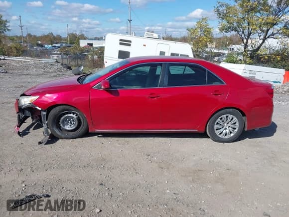 ✅ 2014 Toyota Camry LE • VIN: 4T4BF1FK1ER375628 • Lot: 43516489. Listed on IAAI with 129,365 mi. Free auction sales archive from the USA and detailed vehicle history report at DreamBid. Image 14.