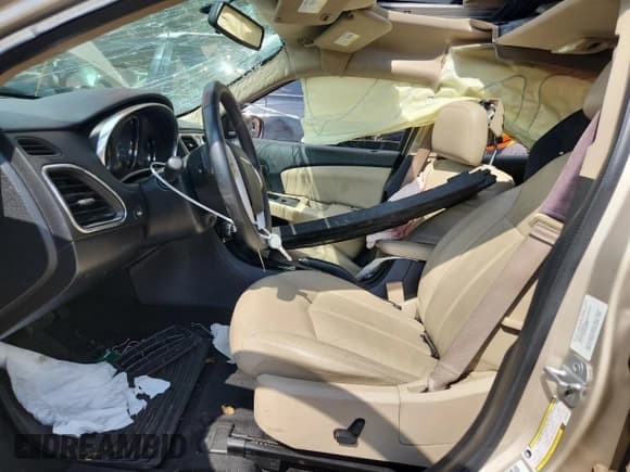 ✅ 2014 Chrysler 200 Limited • VIN: 1C3CCBCG1EN135737 • Lot: 82029055. Listed on Copart with 108,910 mi. Free auction sales archive from the USA and detailed vehicle history report at DreamBid. Image 7.