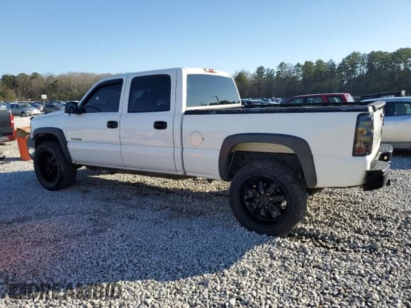 ✅ 2006 Chevrolet Silverado 2500HD Work Truck • VIN: 1GCHC23U86F252766 • Lot: 43647845. Wystawiony na Copart z przebiegiem 307 488 mil. Bezpłatny archiwum sprzedaży aukcyjnych z USA i szczegółowy raport historii pojazdu na DreamBid. Zdjęcie 2.