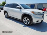 ✅ 2015 Toyota Highlander Limited • VIN: 5TDYKRFHXFS068858 • Lot: 57918845. Wystawiony na Copart z przebiegiem 178 573 mil. Bezpłatny archiwum sprzedaży aukcyjnych z USA i szczegółowy raport historii pojazdu na DreamBid. Zdjęcie 4.