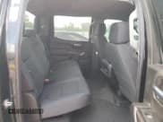 ✅ 2021 Chevrolet Silverado 1500 LT Trail Boss • VIN: 1GCPYFEDXMZ421201 • Lot: 80715883. Wystawiony na Copart z przebiegiem 18 065 mil. Bezpłatny archiwum sprzedaży aukcyjnych z USA i szczegółowy raport historii pojazdu na DreamBid. Zdjęcie 10.