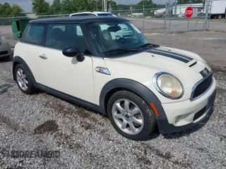 2010 MINI Hardtop S with VIN WMWMF7C55ATW89756, listed as a IAAI auction lot 42944060 with 96,087 mi miles and . Bid and sale history available at DreamBid. Image 1.