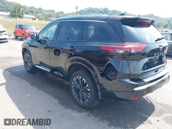 ✅ 2024 Nissan Rogue Platinum • VIN: JN8BT3DD3RW454966 • Lot: 43226162. Listed on IAAI with 33,682 mi. Free auction sales archive from the USA and detailed vehicle history report at DreamBid. Image 3.