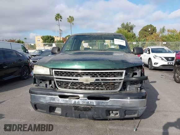 ✅ 2006 Chevrolet Silverado 1500 LS • VIN: 2GCEC13V161225437 • Lot: 43364401. Wystawiony na IAAI z przebiegiem Nie podano mil. Skorzystaj z bezpłatnego archiwum sprzedaży aukcyjnych z USA i zobacz szczegółowy raport historii pojazdu na DreamBid. Zdjęcie 11.