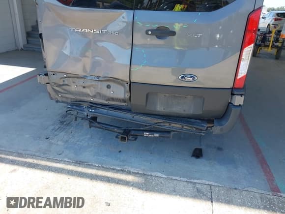 ✅ 2021 Ford Transit Passenger XL • VIN: 1FBAX2C80MKA43264 • Lot: 42348321. Wystawiony na IAAI z przebiegiem 151 706 mil. Bezpłatny archiwum sprzedaży aukcyjnych z USA i szczegółowy raport historii pojazdu na DreamBid. Zdjęcie 6.