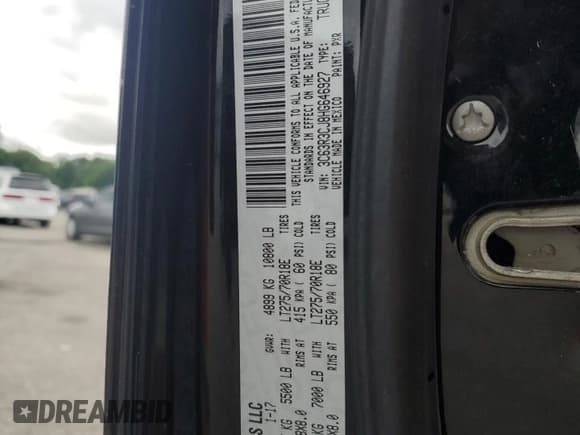 ✅ 2017 Ram 3500 Tradesman • VIN: 3C63R3CJ8HG646927 • Lot: 56561995. Wystawiony na Copart z przebiegiem 87 665 mil. Bezpłatny archiwum sprzedaży aukcyjnych z USA i szczegółowy raport historii pojazdu na DreamBid. Zdjęcie 12.