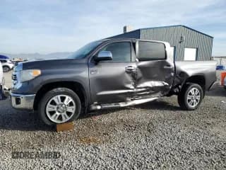 ✅ 2016 Toyota Tundra 1794 Edition • VIN: 5TFAW5F1XGX509935 • Lot: 92075325. Wystawiony na Copart z przebiegiem 163 937 mil. Bezpłatny archiwum sprzedaży aukcyjnych z USA i szczegółowy raport historii pojazdu na DreamBid. Zdjęcie 1.