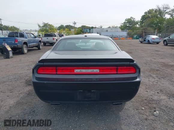 2013 Dodge Challenger R/T z VIN 2C3CDYBT7DH605131, wystawiony jako IAAI lot #43284430 z przebiegiem 55 656 mil mil oraz . Historia ofert i sprzedaży dostępna na DreamBid. Obrazek 16.