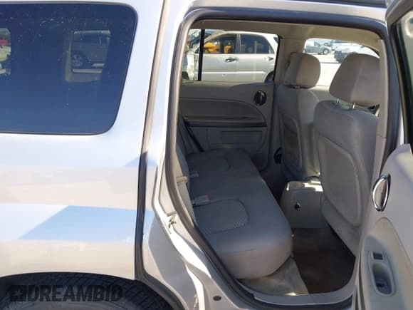 ✅ 2011 Chevrolet HHR LS • VIN: 3GNBAAFW1BS500727 • Lot: 40520339. Listed on IAAI with 144,429 mi. Free auction sales archive from the USA and detailed vehicle history report at DreamBid. Image 8.