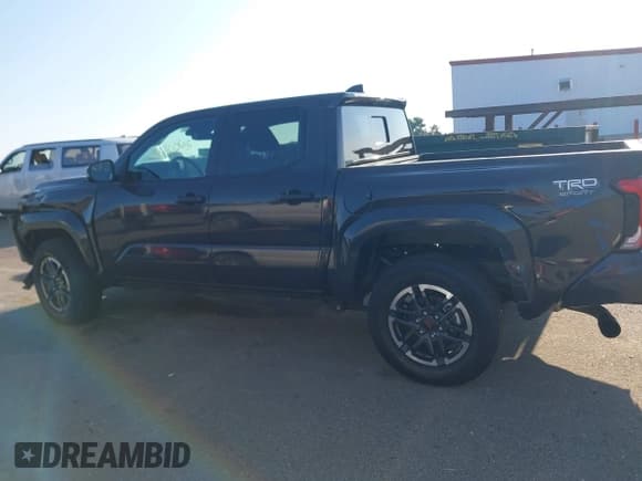 ✅ 2025 Toyota Tacoma SR • VIN: 3TMLB5JNXSM103411 • Лот: 42963505. Опубликован ранее на IAAI с пробегом 9 330 миль. Бесплатный доступ к архиву аукционных продаж из США и подробный отчёт об истории автомобиля на DreamBid. Изображение 14.