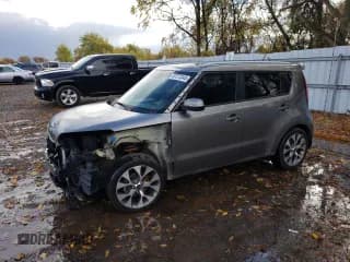 ✅ 2015 Kia Soul + • VIN: KNDJX3A55F7203607 • Lot: 87273345. Wystawiony na Copart z przebiegiem 63 922 mil. Bezpłatny archiwum sprzedaży aukcyjnych z USA i szczegółowy raport historii pojazdu na DreamBid. Zdjęcie 1.